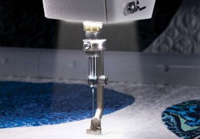 <b>Integrated LED Work Lights</b><br>You’ll love being able to clearly see each stitch defined with color-accurate, day-light balanced lighting.